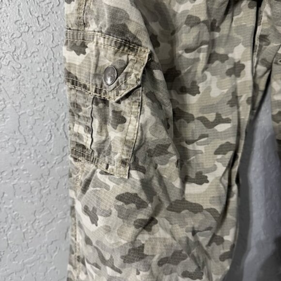JAG camo baggy cargo capris - Picture 2 of 6